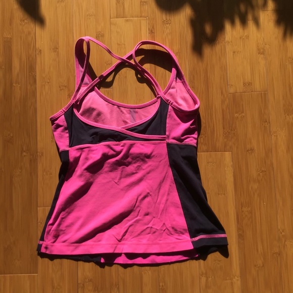 Lululemon pink and black crisscross straps - Picture 4 of 4